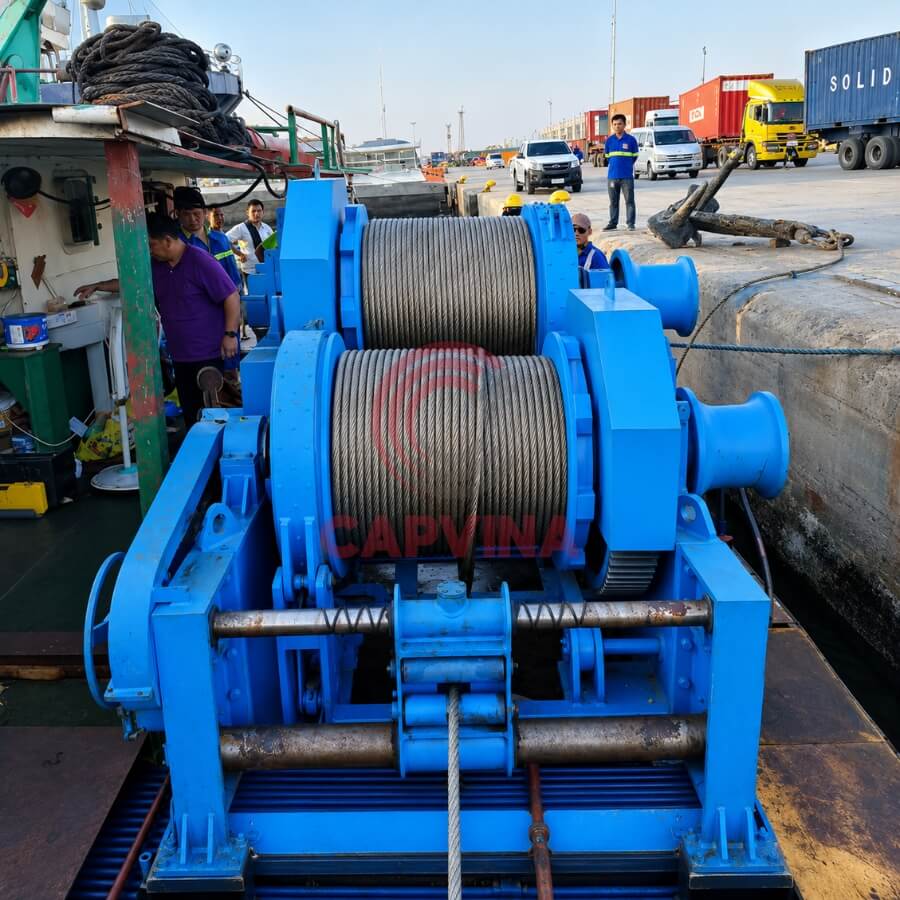 hệ thống tời neo biển